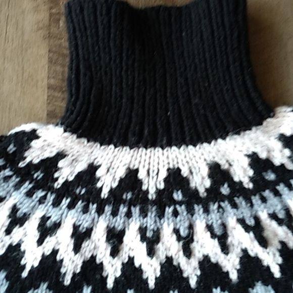 Handmade sweater Never Worn. - Picture 2 of 4